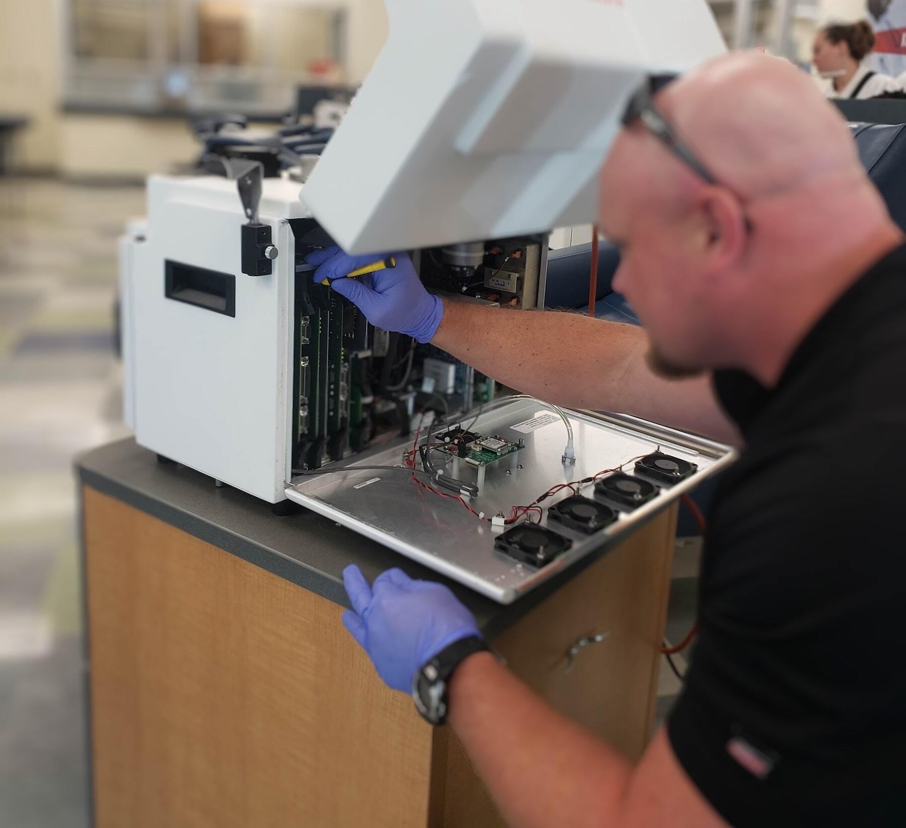 Employee fixing equipment